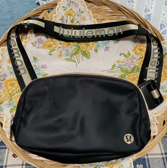 Lululemon Handbags - Lululemon Everywhere Belt Bag ✨️(Limited Edition)
